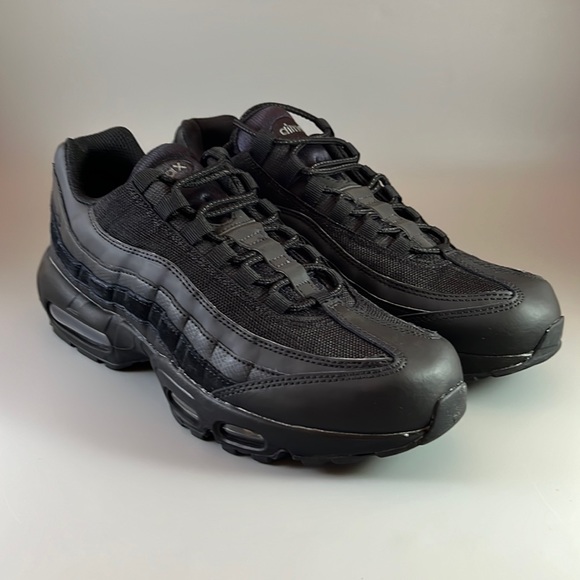 nike triple black 95